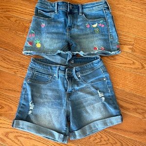 Cute! Must have. Short jeans.